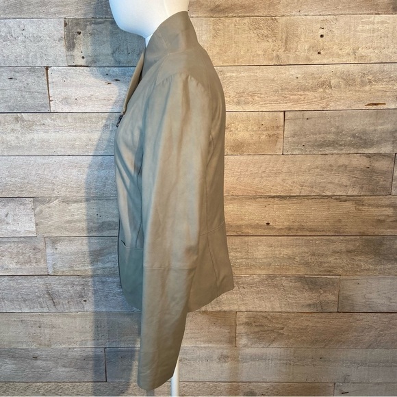 Vince. Women’s beige asymmetrical zip up leather moto jacket in size small - Picture 3 of 13